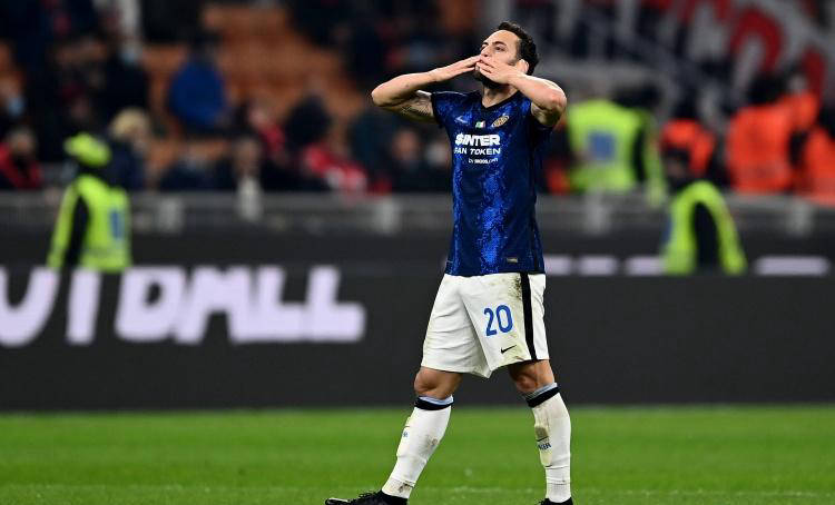 意甲最新动态:米兰欲引进扎卡壮大中场实力,国米坚决保留恰尔汗奥卢