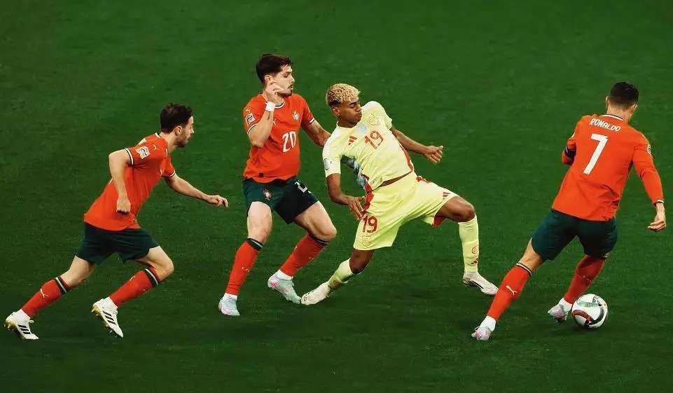 C罗率葡萄牙加冕,登贝莱、亚马尔争金球奖登顶