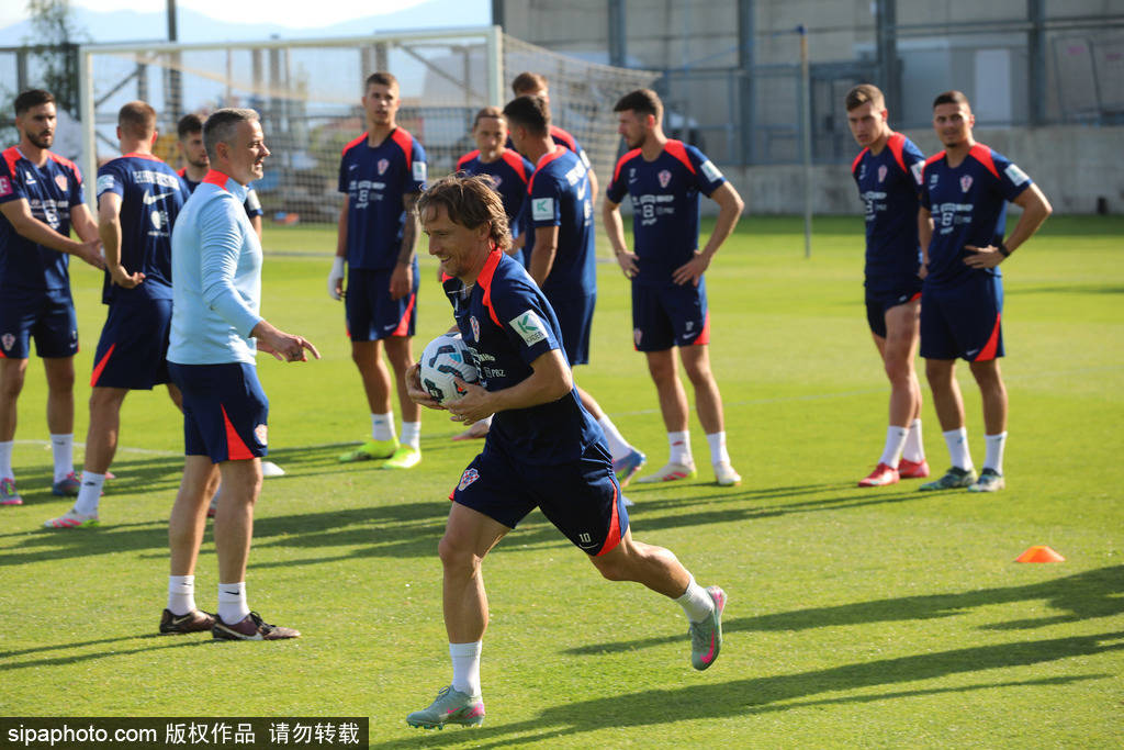 莫德里奇官宣加盟AC米兰!38岁魔笛圆梦红黑军团,6座欧冠王者能否重铸意甲王朝?