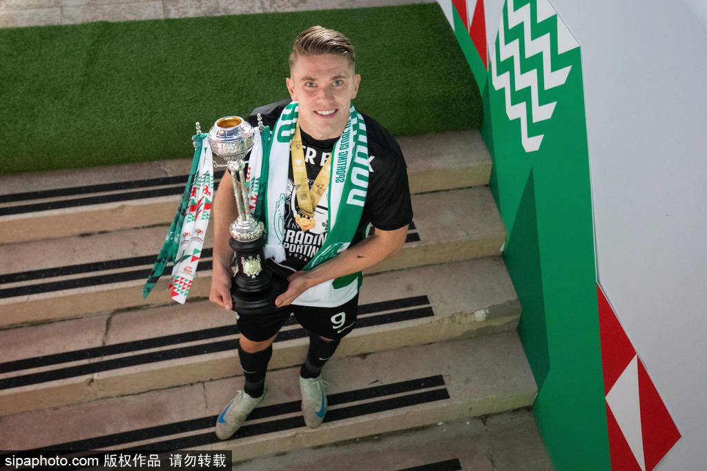 维克托·吉奥克雷斯转会风波:阿森纳与曼联的竞逐与博弈