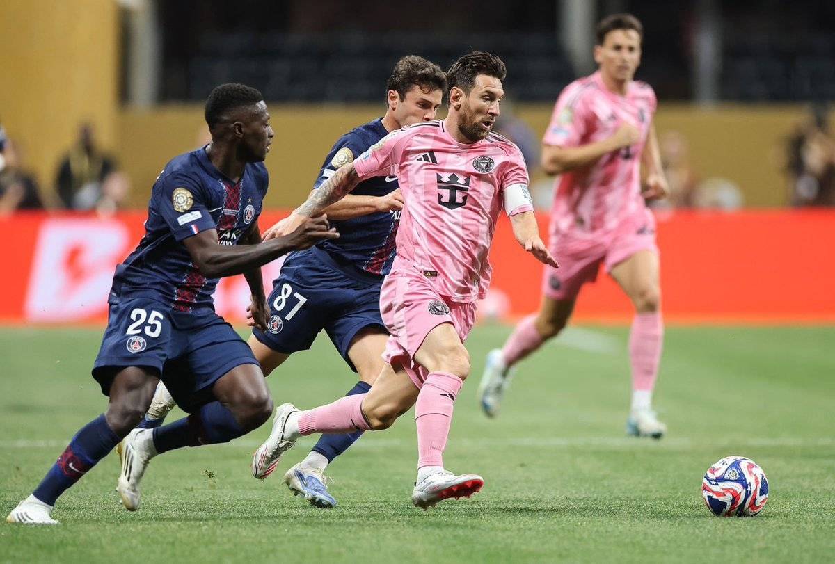 伊布:别搞得梅西要背锅一样!队友限制了他!